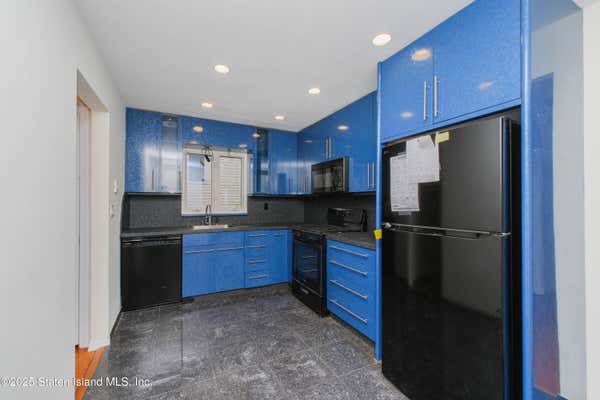 8 SUNNYSIDE TER