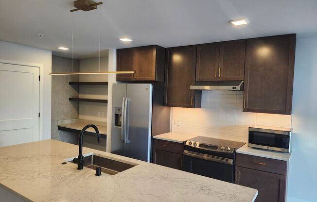 1 bed, 1 bath, 808 sqft, $2,450, Unit #425