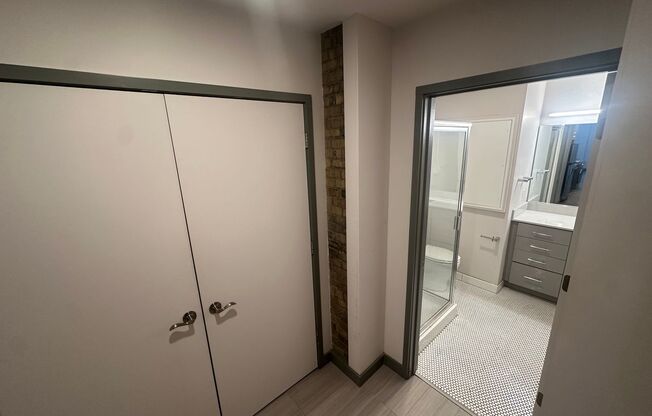 Studio, 1 bath, 400 sqft, $1,195, Unit 706