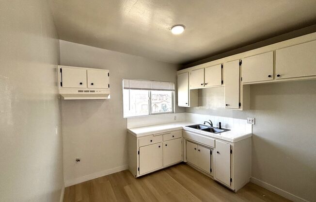 850 W 95th St