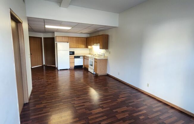 3 beds, 1.5 baths, $849, Unit Unit 6