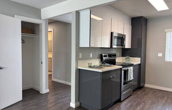 2 beds, 1 bath, 970 sqft, $2,860, Unit 0116