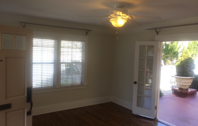 1 bed, 1 bath, 698 sqft, $2,275, Unit 230