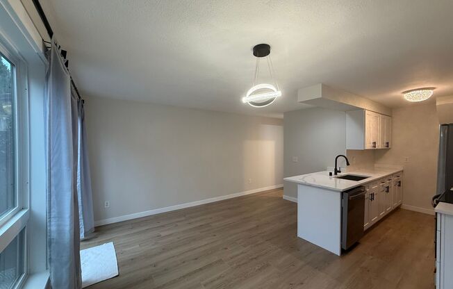 Beautifully Renovated 2 Bed/1.5 bath Condo Edmonds, WA. $2600/mo.