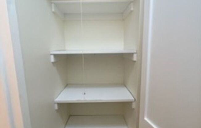 Studio, 1 bath, 475 sqft, $1,250, Unit 401