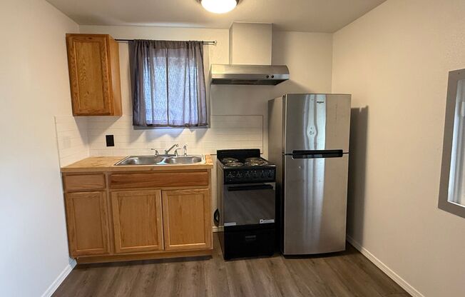 Charming 1 Bed Apartment | Hardwood Floors + Near Downtown!