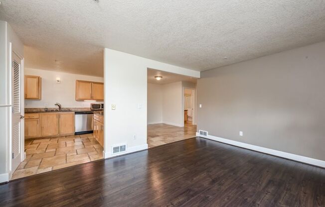 John's Landing 2 Bedroom Condo w/ Views!