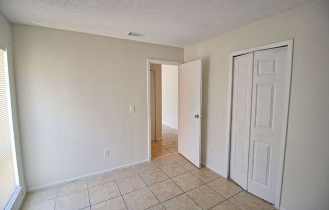 2 beds, 1 bath, $1,195