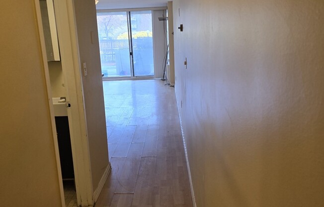 2 beds, 1 bath, 810 sqft, $3,000, Unit T35