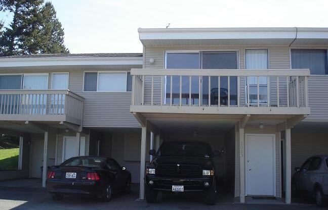 925 SqFt, 2 Bed Condo in Coupeville, 20 Min to NAS, Small Pet Friendly