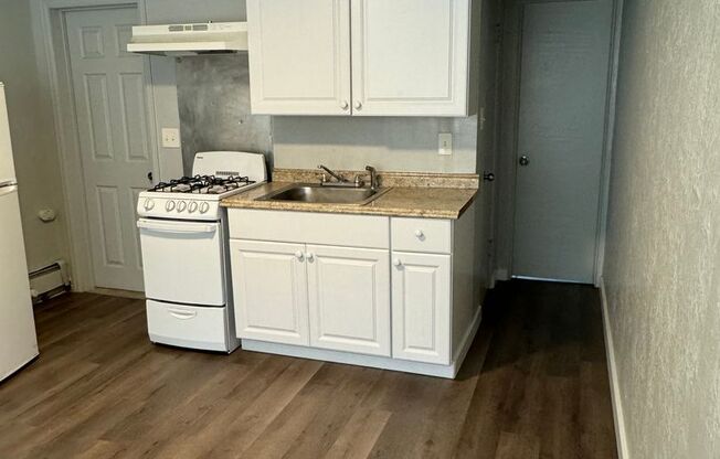 1 bed, 1 bath, $995, Unit #6