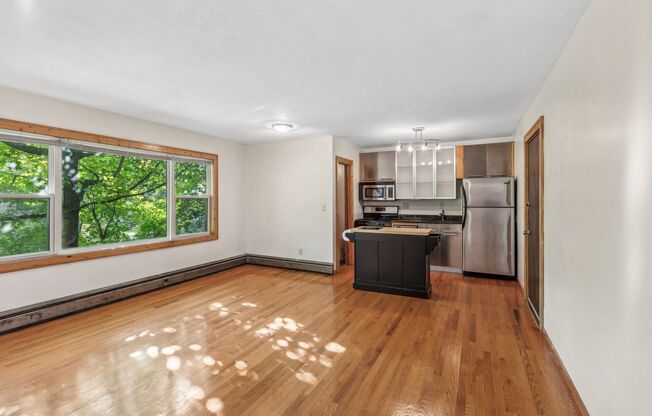 1 bed, 2 baths, 800 sqft, $1,425, Unit 12