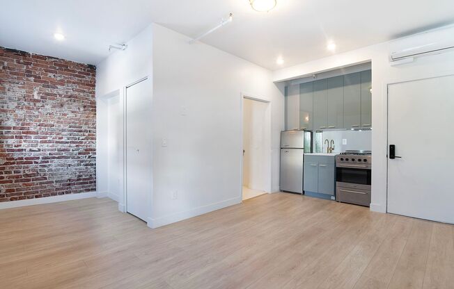 Studio, 1 bath, 223 sqft, $2,180, Unit 301