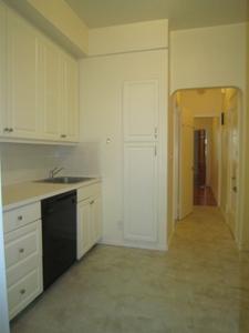 2 beds, 1 bath, $3,500, Unit 3N