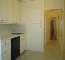 2 beds, 1 bath, $3,500, Unit 3N