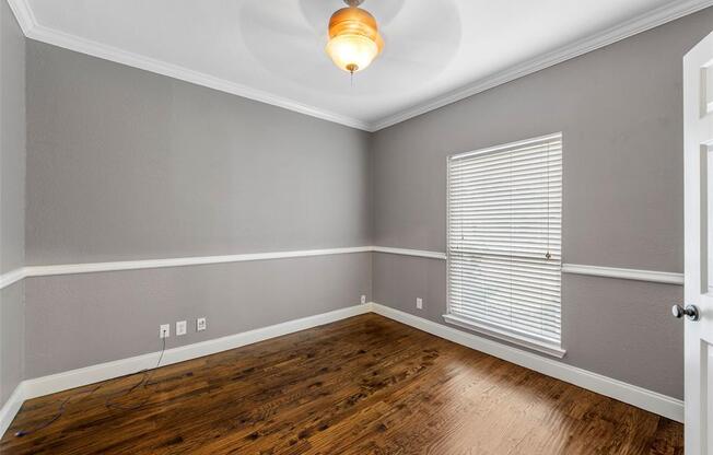 4636 VERSAILLES LN