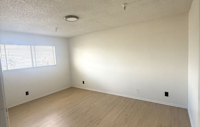 12444-12504-12512 OXFORD AVE