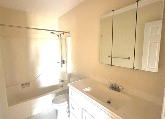 2 beds, 2 baths, 1,206 sqft, $3,000, Unit 115
