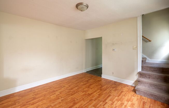 2 beds, 1 bath, $1,350, Unit 1417 N. 6th St.