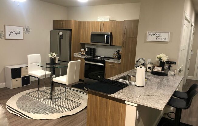 Studio, 1 bath, 565 sqft, $1,400, Unit 305