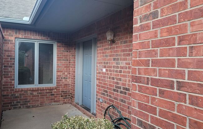 SPACIOUS 2/2/2  TOWNHOME IN WESTERN MEADOWS!