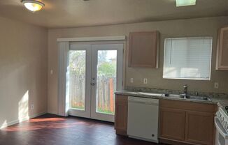 2 beds, 1 bath, 850 sqft, $1,300, Unit Unit 3