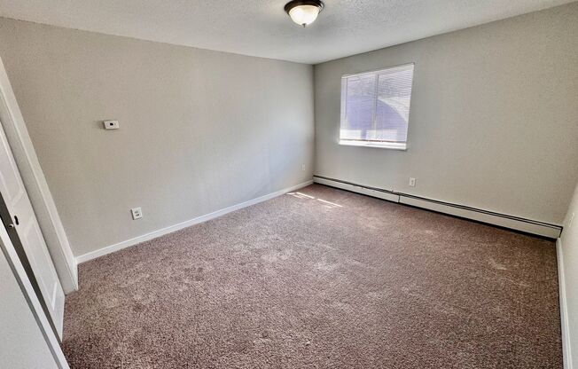 3 beds, 1 bath, 900 sqft, $1,640, Unit 1
