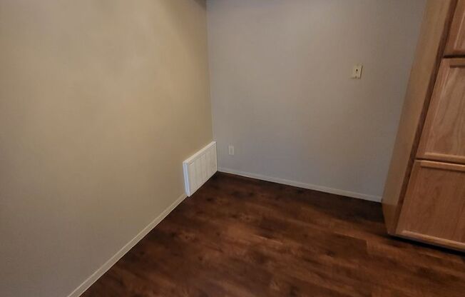 1 bed, 1 bath, 850 sqft, $1,050, Unit 7-733