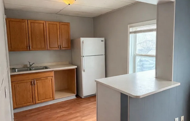 Studio and 1 Bedroom Apartments Available