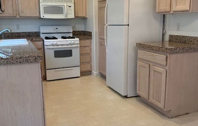 Great 3 bedroom home in Lamplight Community