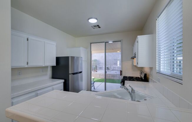 SUMMERLIN BEAUTY*UPGRADED*COMMUNITY POOL*3 BEDROOMS*STAINLESS STEEL APPLIANCES*