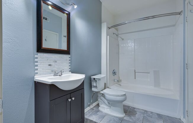 1 bed, 1 bath, $1,300, Unit # 1061