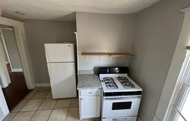 1 bed, 1 bath, 700 sqft, $950, Unit 5