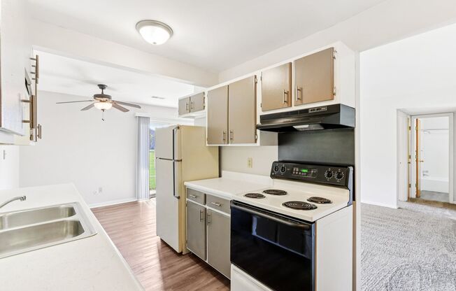 1 bed, 1 bath, 710 sqft, $829, Unit 34