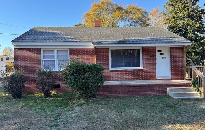 3 beds, 1 bath, $1,300