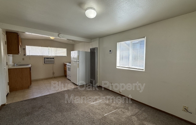 832 W 1st Street