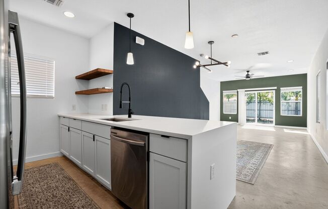 Urban Modern Living Near Downtown San Antonio! **2 Weeks Free!!**