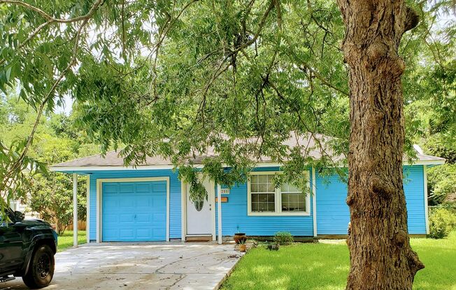 Wonderful 3 bedroom, 1 bathroom  home recently updated!
