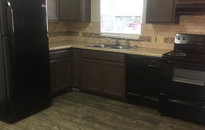 2 beds, 1 bath, $1,050, Unit # 1