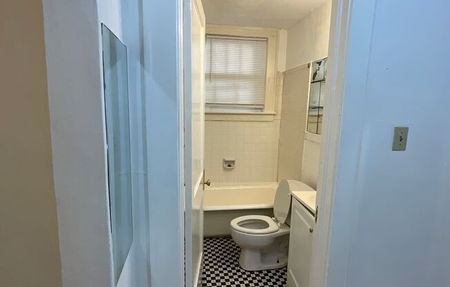 Studio, 1 bath, 650 sqft, $1,175, Unit 919 #6