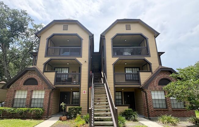 1/1 Condo in Gated Lakefront Community of Altamonte Springs!