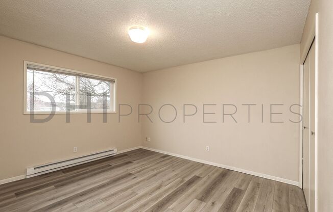 2 beds, 1 bath, $1,150, Unit 1122 3