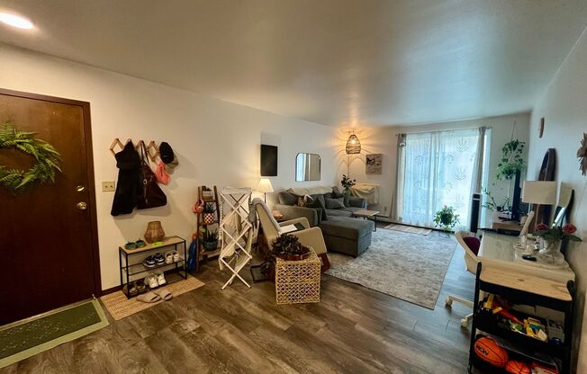 1 bed, 1 bath, $995, Unit 10