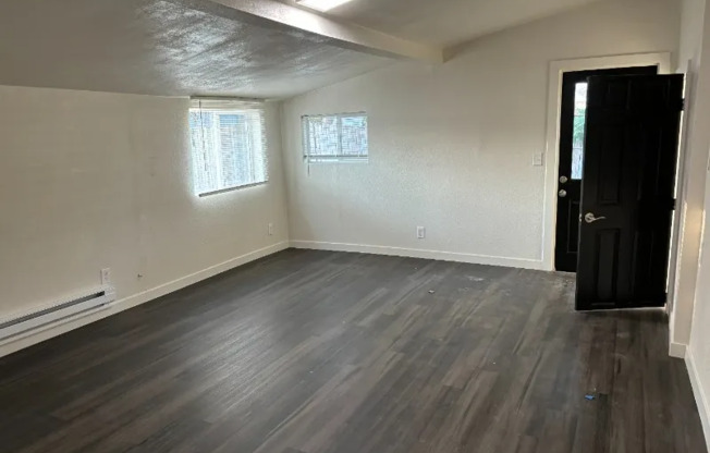 320 13 AVE