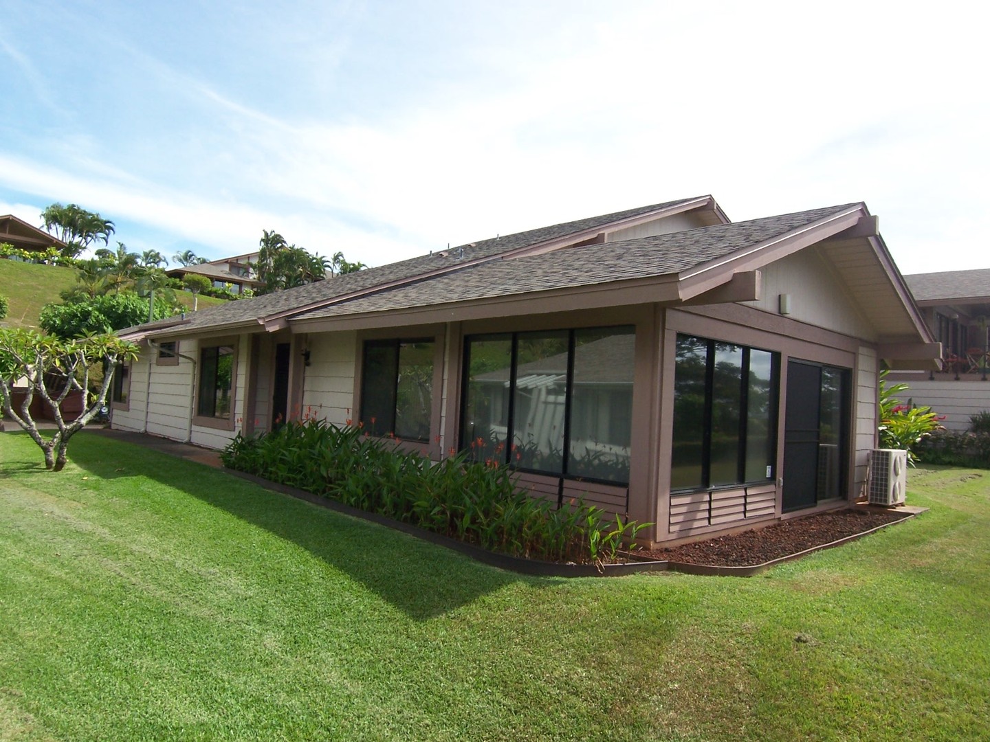 Wailuna 3 Bedroom 2 Bath Townhome w/ Single Car Garage