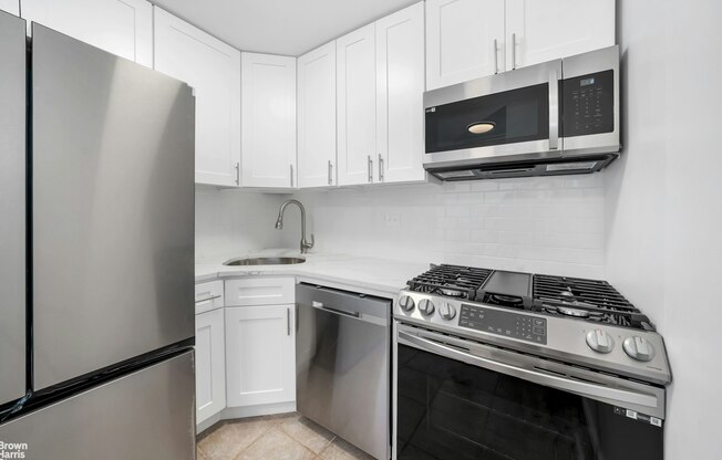 1 bed, 1 bath, $3,850, Unit 27D