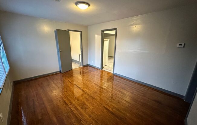 3 beds, 1 bath, $1,025