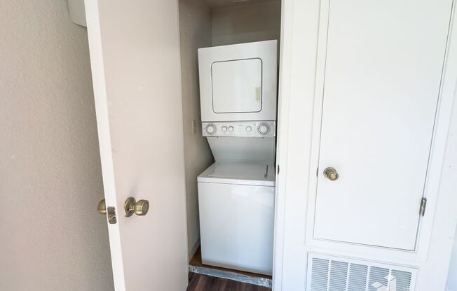 1 bed, 1 bath, 669 sqft, $1,425, Unit 52