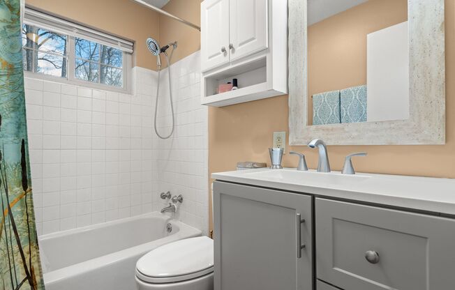 2 beds, 1 bath, $1,595, Unit Apt #3