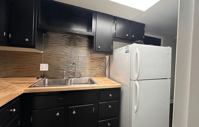 Studio, 1 bath, 400 sqft, $700, Unit 815